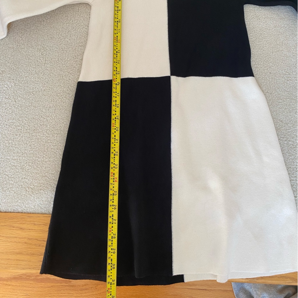 Chic Black and White Women's Dress - Picture 6 of 10